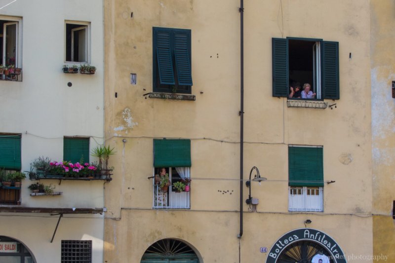 People watching, Lucca People watching, Lucca