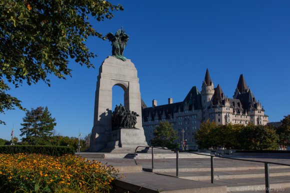 National War Memorial and Fairmont Chateau Laurier in background, Ottawa National War Memorial and Fairmont Chateau Laurier in background, Ottawa
