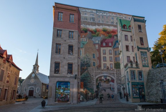 Notre-Dame-des-Victoires and Fresque des Québécois, Quebec City Notre-Dame-des-Victoires and Fresque des Québécois, Quebec City
